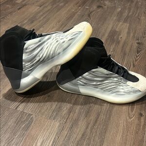 Yeezy Quantum Silver Men's Sneakers